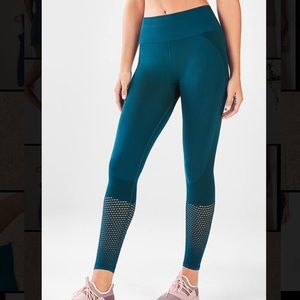 Fabletics Sync Mesh Seamless High-Waisted 7/8 Leggings Fjord Teal XS EUC